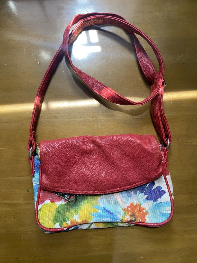 Red Leather Floral Crossbody Bag (Category: Cross-body Bags) located in Taguig. Submitted by 420li (Listing ID 1448536508, Image 1). Description: .