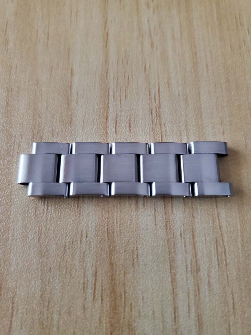 Rolex Oyster Bracelet Links (Category: Luxury Watches) located in Makati City. Submitted by wrist_connection (Listing ID 1448559077, Image 2). Description: Rolex Oyster bracelet extra links Fits 78350-19 and 78350-17 oyster bracelets like the one’s for Oysterdate Precisions, Air-Kings, Oyster Perpetual Date, 34mm and 31mm cases with oyster bracelets Price is for each link.