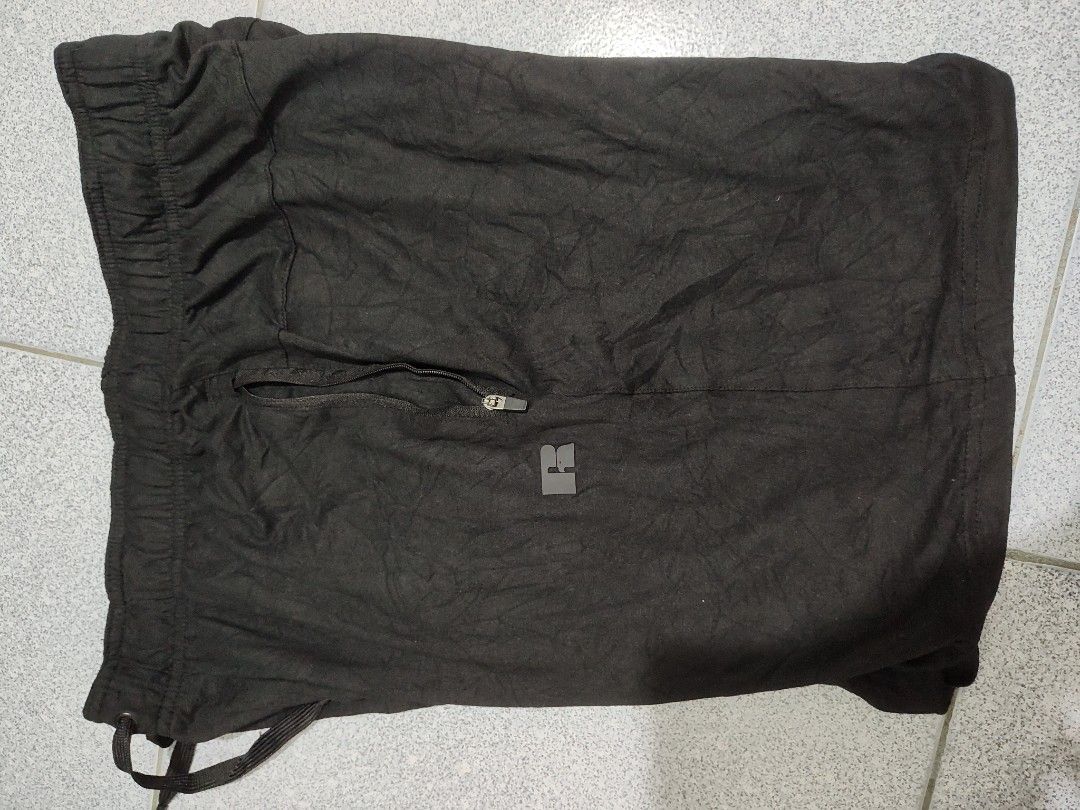 Russel athletic (Category: Shorts) located in Labo. Submitted by ronelryan (Listing ID 1448620561, Image 2). Description: Medium on tag Above knee 30 - 34 x 17.5 As new may butas lang nasabit ata see pix.