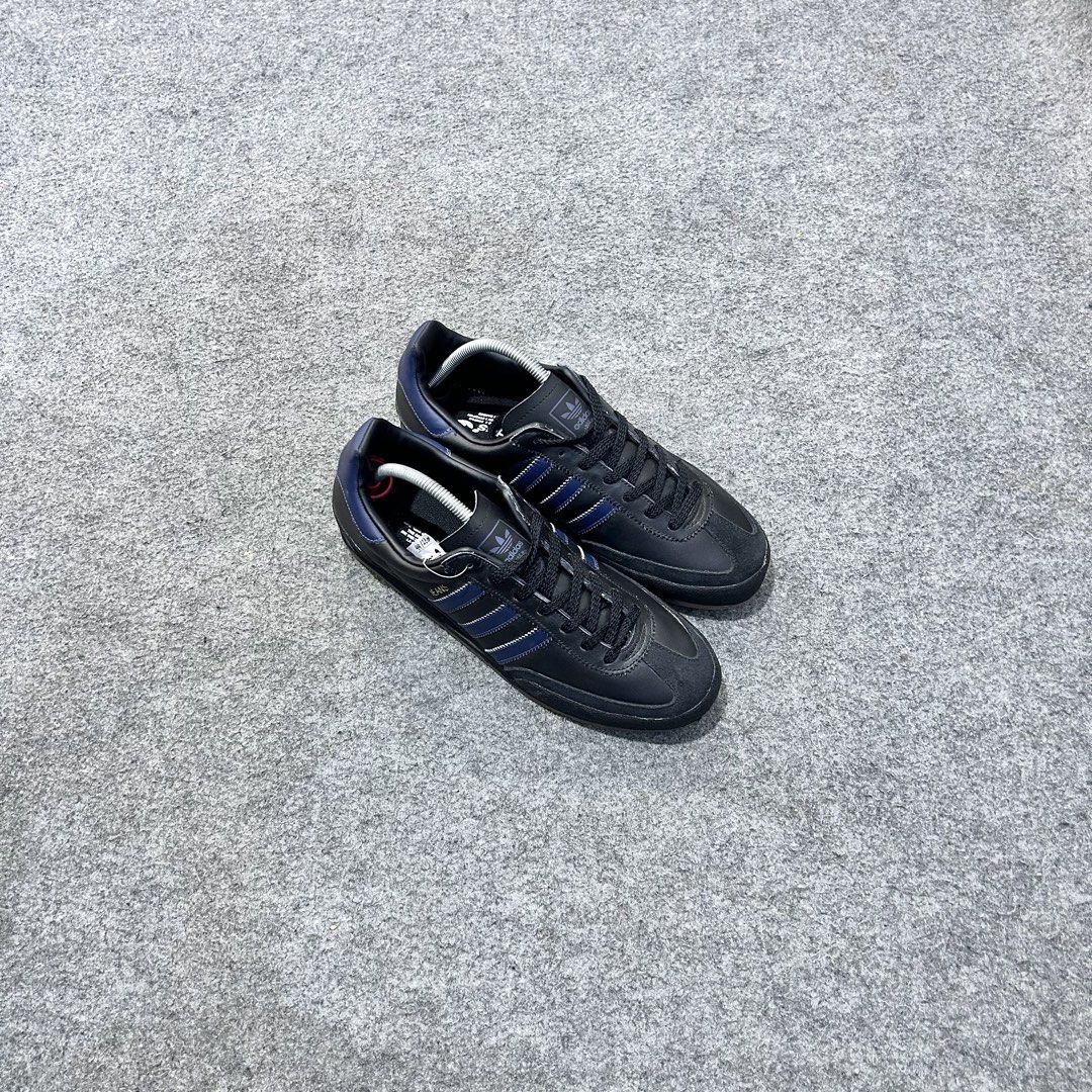 Sepatu Adidas Jeans Black Trace Blue Casual Soes (Kategori: Sneakers) berada di Sragen. Dikirim oleh wsb.sragen (ID iklan 1448634866, Gambar 1). Deskripsi: 🔥READY STOCK🔥 Adidas Jeans Black Trace Blue Details : ▪️Ready Size : 44 ▪️Good condition sesuai foto (real pict) ▪️Box Replacement ▪️IDR :400K .