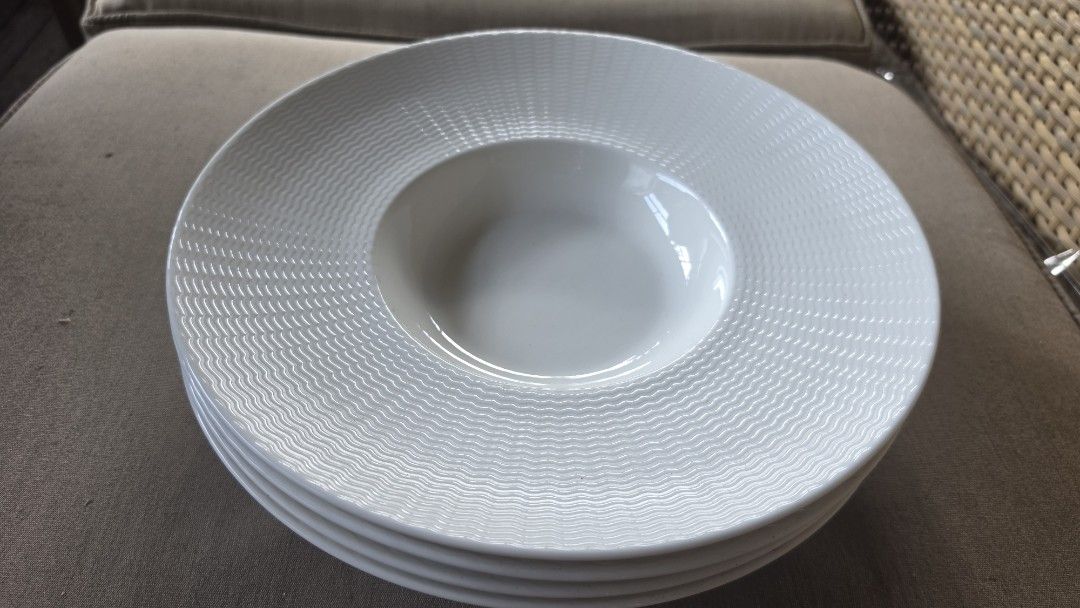 Set of 4 White Textured Dinner Plates504492692435773444