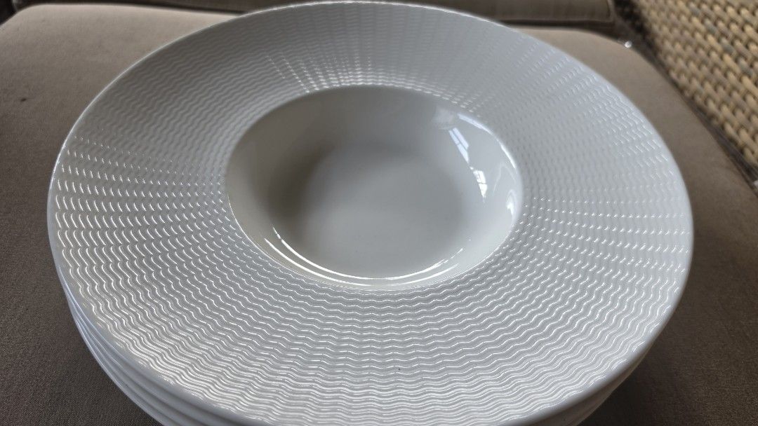 Set of 4 White Textured Dinner Plates504492692435773442