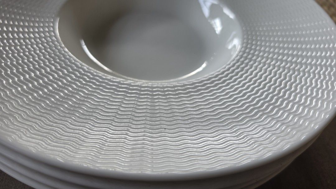 Set of 4 White Textured Dinner Plates504492692435773443