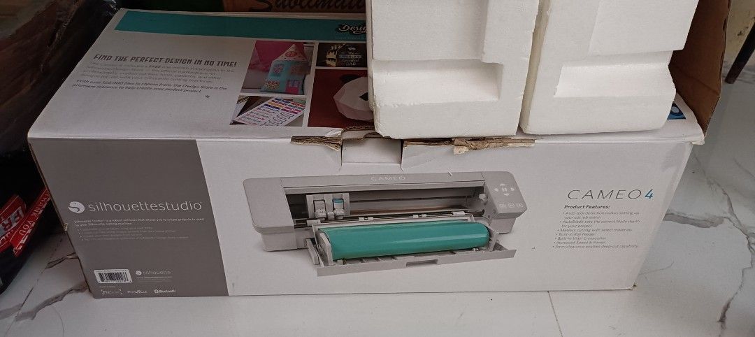 Silhouette Cameo 4 Cutting Machine with Accessories (Category: Craft Supplies & Tools) located in San Pablo. Submitted by amei56625 (Listing ID 1448534798, Image 2). Description: - Silhouette Cameo 4 cutting machine - Includes power adapter - Comes with various blades - Original box and packaging included - Ideal for crafting and DIY projects - Ready for a new home - Feel free to ask questions!.