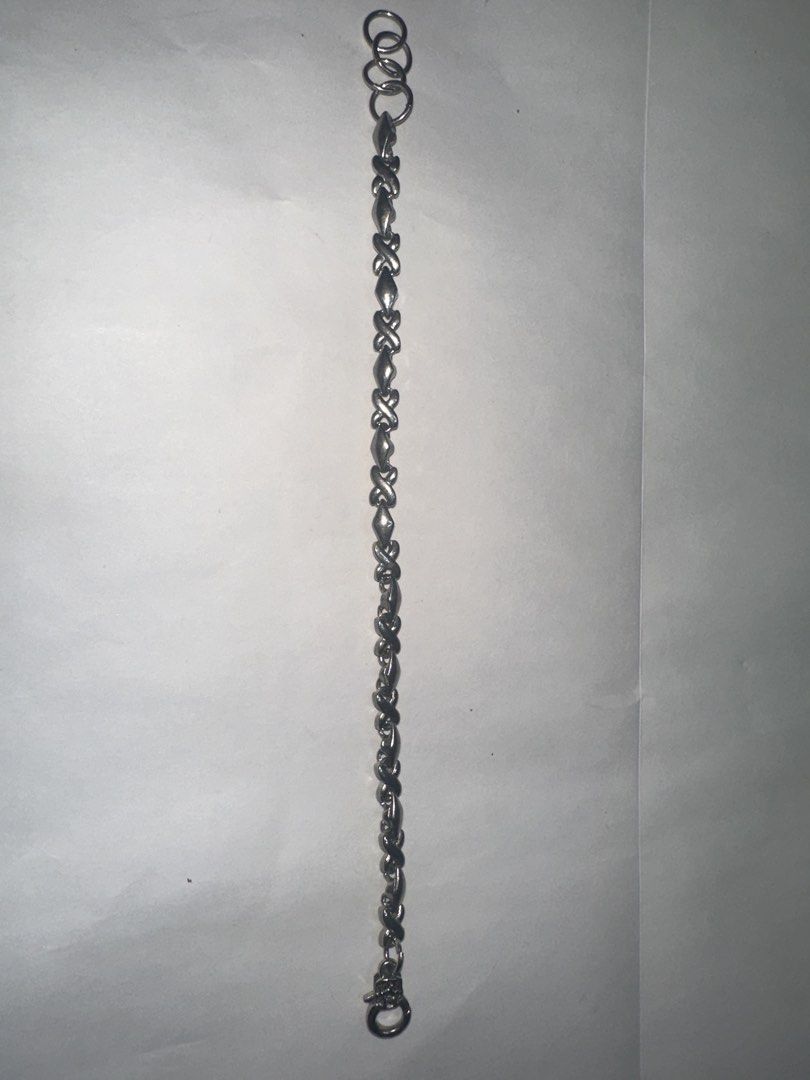 Silver Tone "XOXO" Link Chain Bracelet (Category: Bracelets) located in Manila. Submitted by arahazelnut (Listing ID 1448665111, Image 2). Description: -please manage your expectations -worn few times. Natambak nalang sa accessory box kaya medyo nagtarnish na -decluttering to fund my wisdom tooth extraction -SF will be covered by the buyer -location: Sta. Mesa near LRT V. Mapa station.