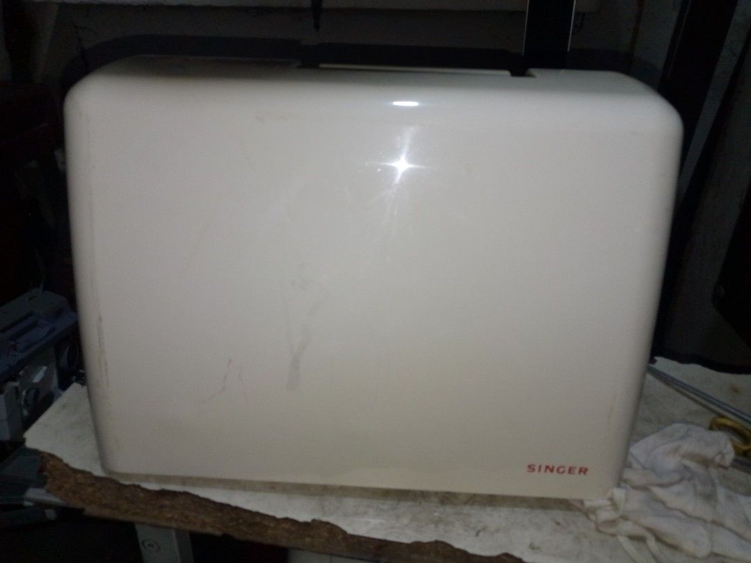 SINGER NUI-COM DX 5550 (Category: Craft Supplies & Tools) located in General Santos City (Dadiangas). Submitted by evolveorrepeat1991 (Listing ID 1448605550, Image 2). Description: SINGER NUI-COM DX 5550 features a digital display and an integrated light. Type: Computerized sewing machine Features: Includes 21 stitch patterns, a digital display for stitch settings, and a built-in work light *110 vlts *push botton *easy to operate *Stitch all work