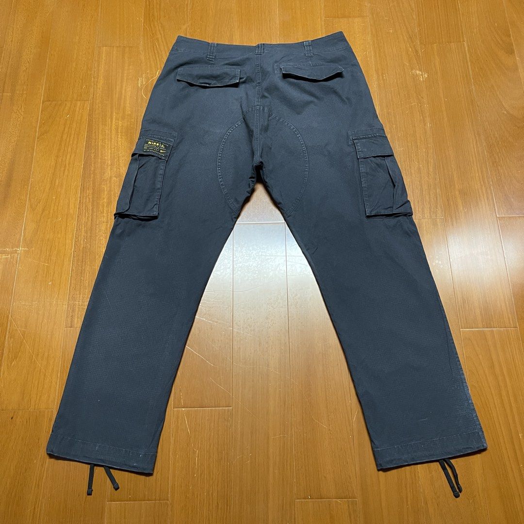 由 lienbryant (刊登 ID 1448672415，圖片 2) 提交，位於 台中市 (Taichung) 的 (size 34w XL) Nike SB暗藍色超帥工裝長褲（34-1） (類別：其他長褲)，說明：褲長：104cm 腰圍平量：45cm 大腿平量：30cm 褲管平量：23cm 褲檔：33cm 二手保養不錯，正面有點小褪色，右後魔鬼氈口袋有點小脫落，以上反應價格上，能接受再下標，完美主義者勿擾。顏色好搭好看，正面四個口袋，後面兩個口袋，褲管可調整鬆緊，內附備釦ㄧ顆 。