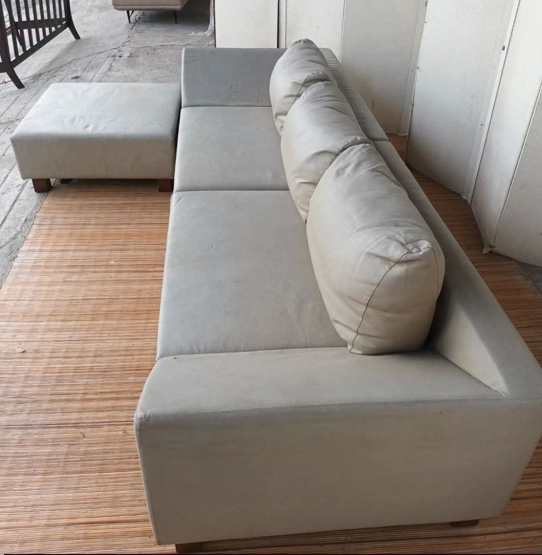 Sofa (Category: Sofas) located in Meycauayan. Submitted by marygracecasimiro (Listing ID 1448488364, Image 3). Description: Big L-Shaped Modular Leather Sofa 9ft length Price: 17,500 L106 x W36 x H14/26 In good condition♥️.