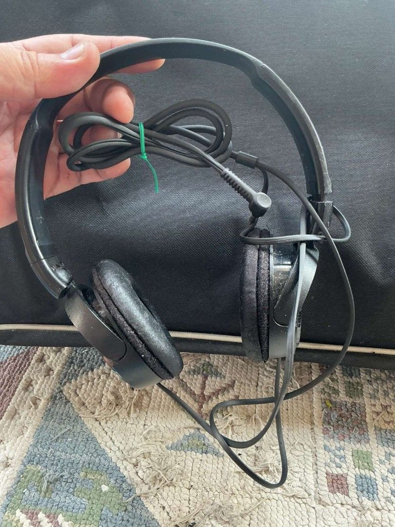 Sony Headphones Japan no issue (Category: Headphones & Headsets) located in Caloocan City. Submitted by red_rob (Listing ID 1448529053, Image 3). Description: Sony Stereo Headphones No performance issue Standard 3.5mm dulo pedi sa celpon Audio only - no mic Ok pa earfoams Adjustable and foldable Sony yan kaya sgrdo Ganda ng tonog at malakas Gagamitin na lang Pajo caloocan.