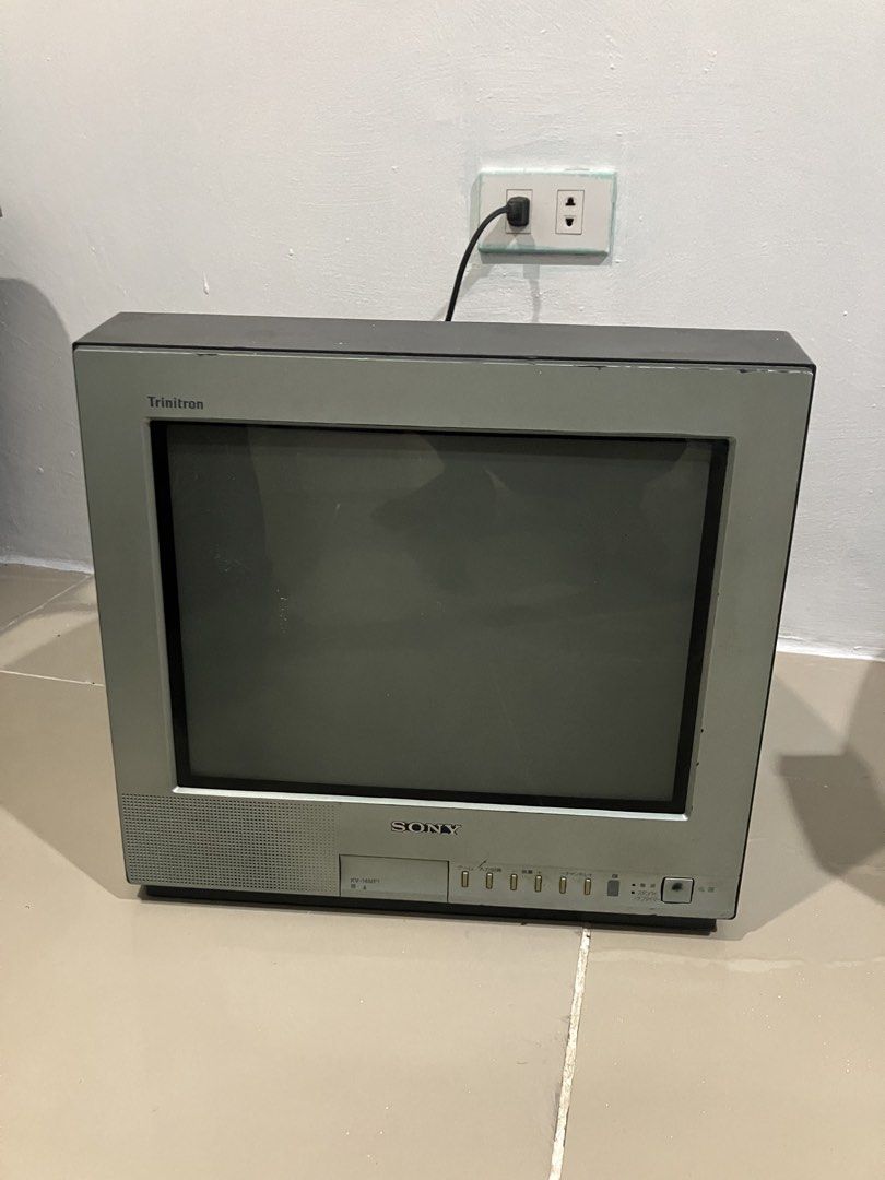 Sony Trinitron CRT TV KV-14FM1 (Category: TV) located in Pasig City. Submitted by findshyt (Listing ID 1448610627, Image 1). Description: - Sony Trinitron KV-14FM1 CRT Television - Compact 14-inch screen size - Ideal for retro gaming consoles - Tested and confirmed working - 220v 6,000 ready to pick up pasig, pinagbuhatan.