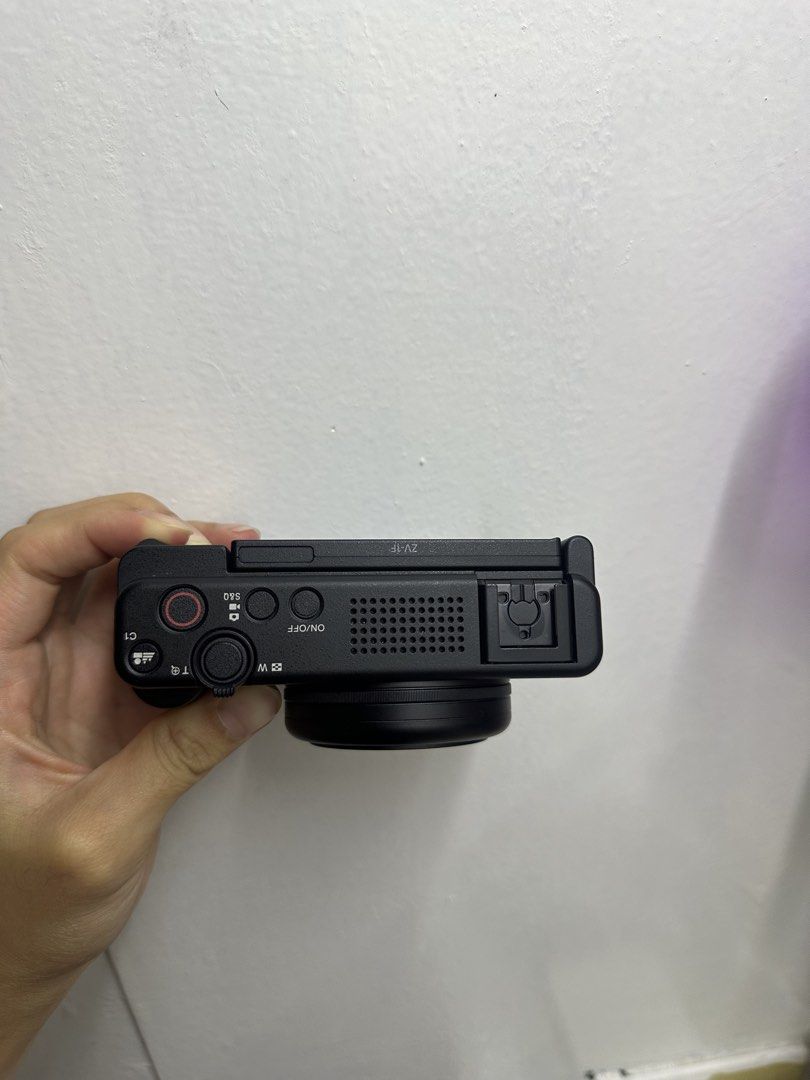 Sony ZV-1F (Category: Cameras) located in Paranaque City. Submitted by otneimrazzle (Listing ID 1448653139, Image 3). Description: selling my Sony ZV-1F, bought last February 2026. still in excellent condition and well taken care of. inclusions: • complete box • sony original battery • sony SD card (64 GB) • charging cord/cable • wind muff • FREE Ulanzi VL49 RGB Mini Video Light perfect for vlogging! Price: ₱24,500.