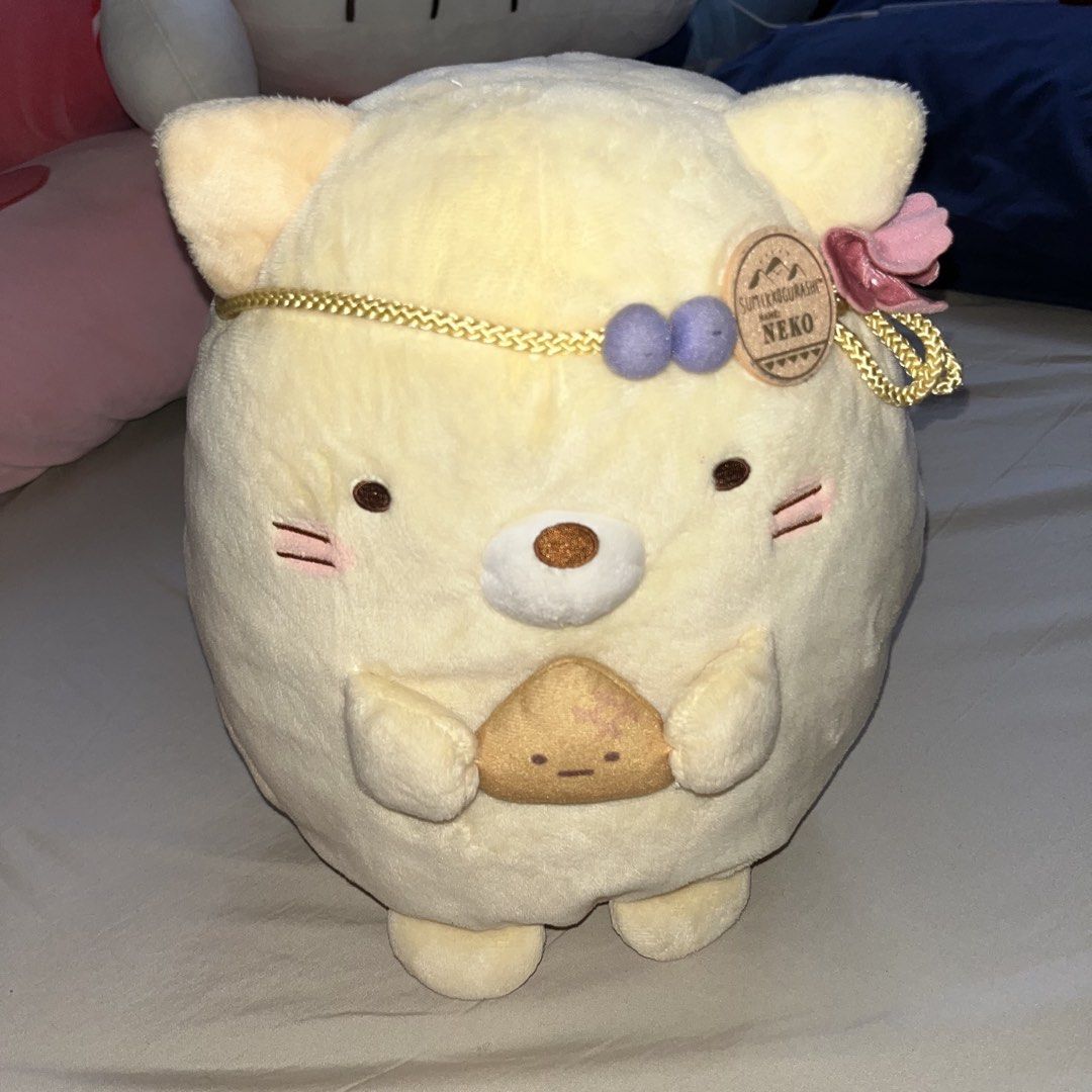 Sumikko Gurashi Neko Stuffed Plush Toy San-X (Category: Plushies & Soft Toys) located in Tarlac. Submitted by koribaby (Listing ID 1448602949, Image 3). Description: Brand New Cutie Sumikko Gurashi Neko 💛 Medium Plush Toy 🥰 Mop: g-app Mod: J&T Feel Free to Inquire 🤍.