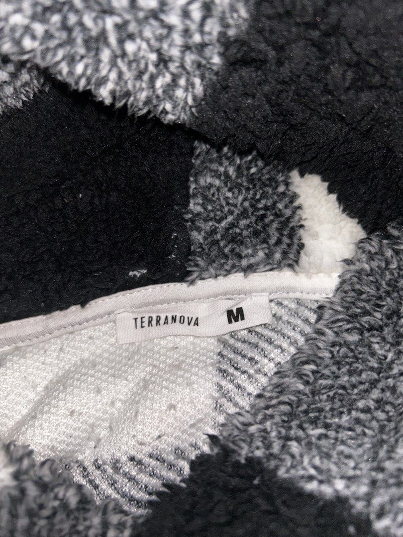 Terranova Checkered Fleece Hoodie (Category: Coats, Jackets and Outerwear) located in Cebu City. Submitted by _____08_____ (Listing ID 1448617809, Image 2). Description: - Super cozy Terranova fleece hoodie - Classic black and white checkered pattern - Perfect for lounging or staying warm - Made with soft, comfortable material - Features a hood for extra warmth.