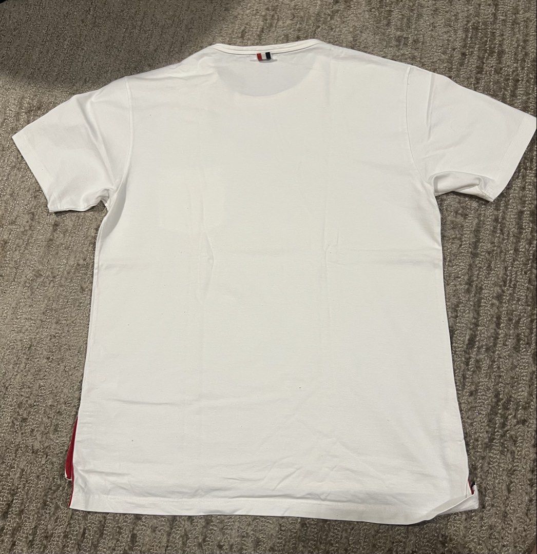 Thom Browne white tee （分類：T-shirt、恤衫、有領衫）位於 Hong Kong。 由 alanwongkakei 提交（商品編號 1448631705，圖片 2）。簡介： Size 3。