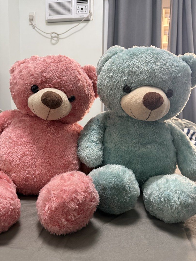 Toy r us stuffed toys (Category: Looking For) located in Quezon City. Submitted by zaizaizaizai123 (Listing ID 1448672572, Image 1). Description: Nakatambak lang sa cabinet 500 for 2!.