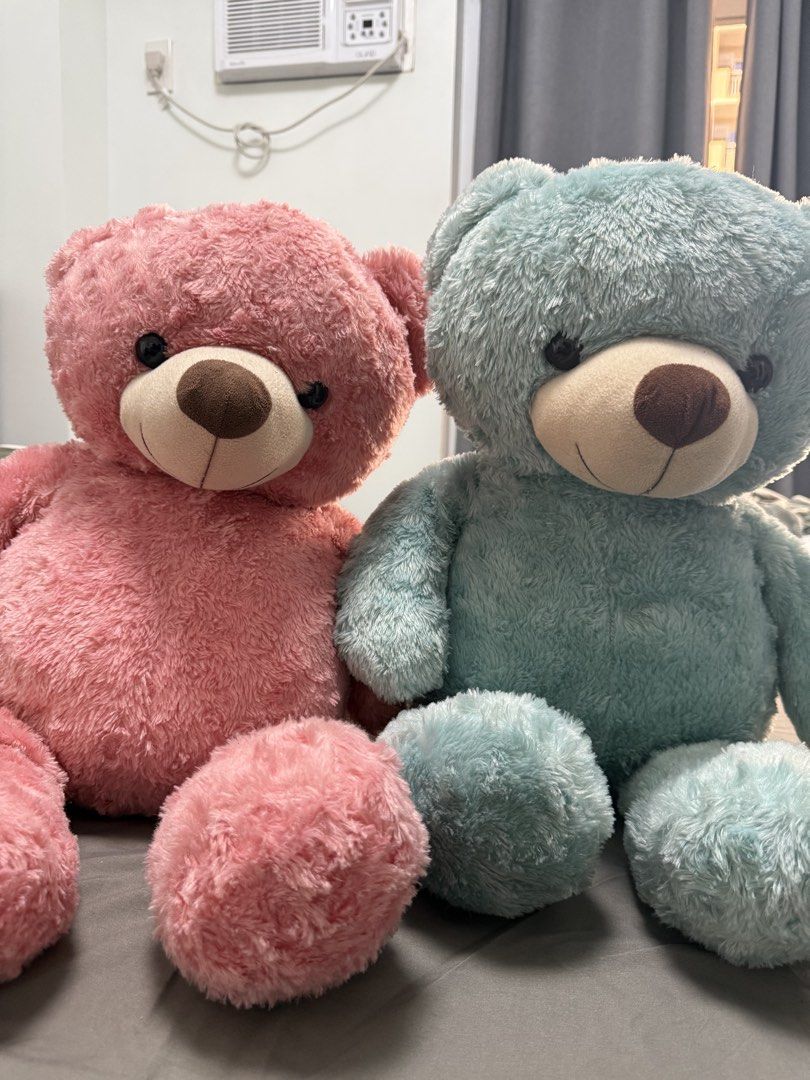 Toy r us stuffed toys (Category: Looking For) located in Quezon City. Submitted by zaizaizaizai123 (Listing ID 1448672572, Image 2). Description: Nakatambak lang sa cabinet 500 for 2!.
