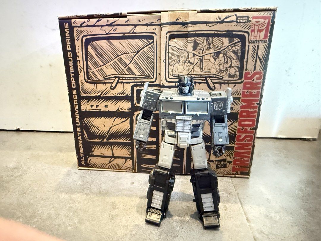 Transformers Earthrise Generations Alternate Universe Optimus Prime Action Figure (Category: Toys & Games) located in Petaling Jaya. Submitted by yhtan77 (Listing ID 1448694918, Image 1). Description: - Transformers Generations: Alternate Universe Optimus Prime figure - Comes in original, unopened box - All accessories still sealed in plastic packaging.