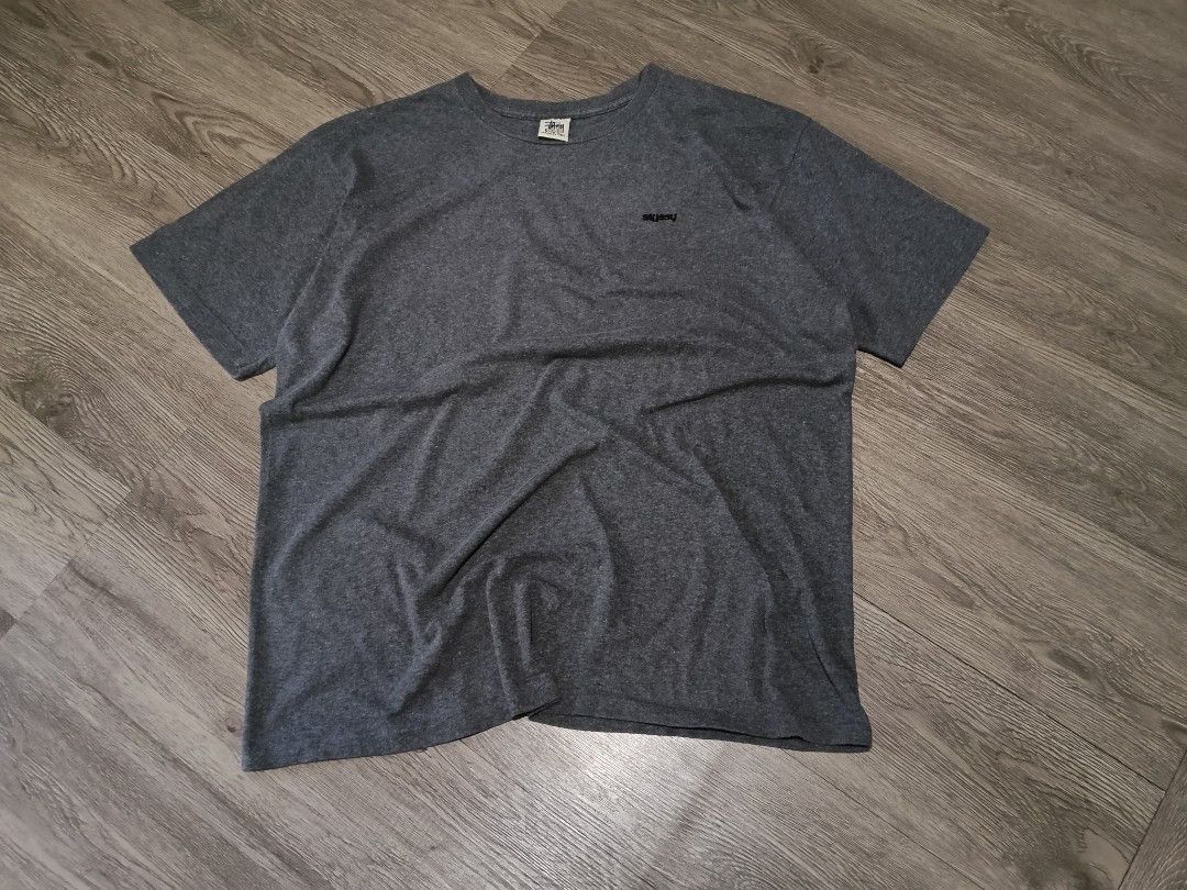 T-shirt Vintage 90s STÜSSY USA (Kategori: Atasan) berada di Balikpapan. Dikirim oleh ys_thriftstore.bpn (ID iklan 1448585733, Gambar 2). Deskripsi: Size XL (P 74 x LD 61) Jadikan PxL Sebagai Ukuran ---------------------- Untuk Lebih Detail Chat Teliti Sebelum Membeli ----------------------- No Return,No Refund.