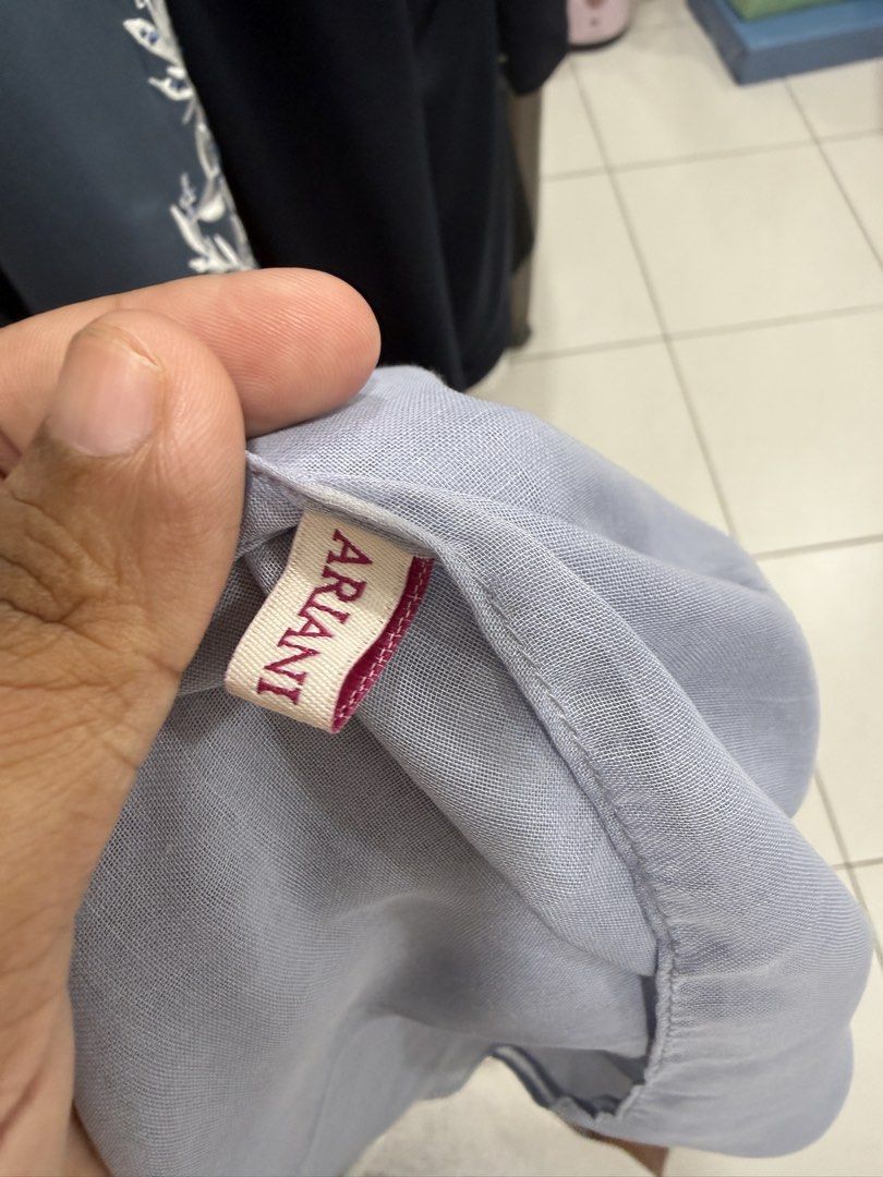 Tudung Ariani Baby blue (Category: Hijabs) located in Johor Bahru. Submitted by suhaidasuhaimi93 (Listing ID 1448520317, Image 2). Description: Baru pakai sekali. Harga beli RM189.