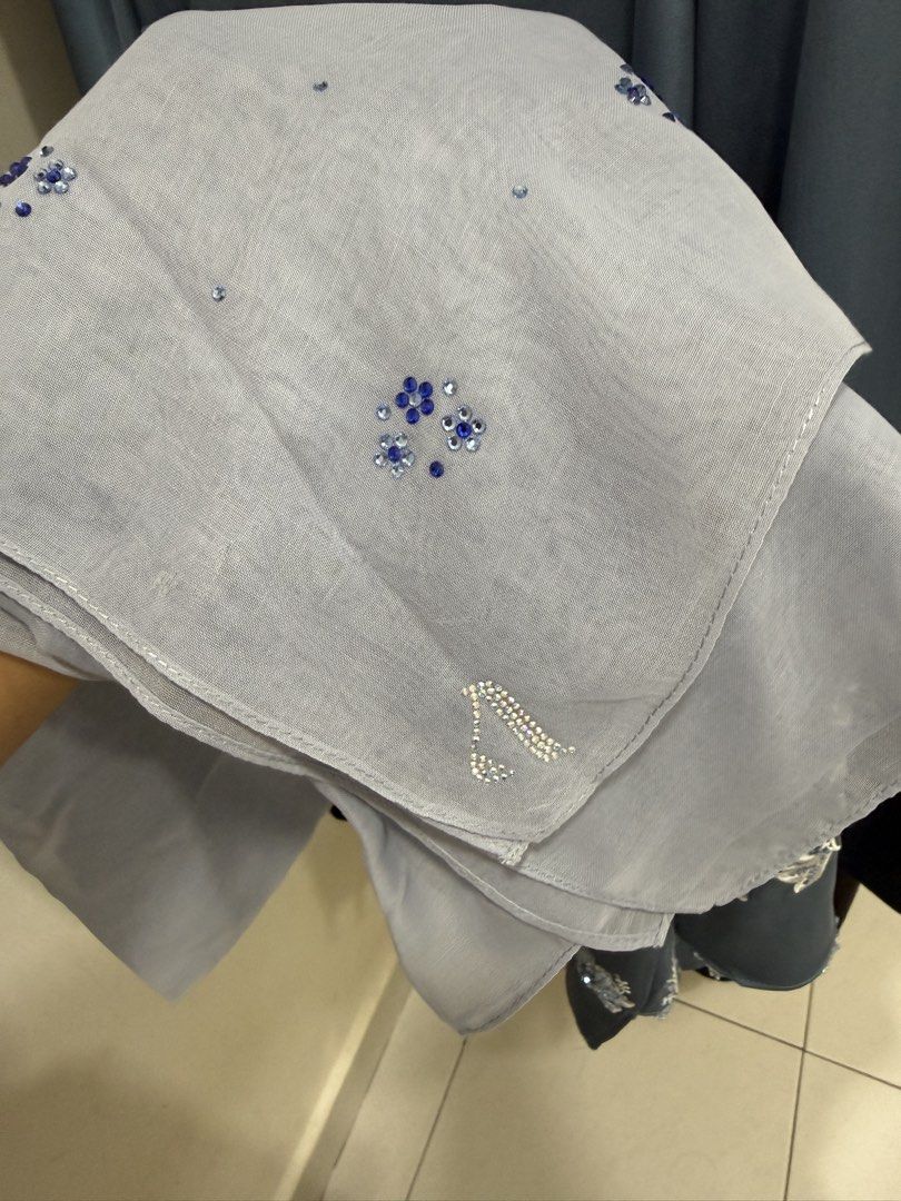 Tudung Ariani Baby blue (Category: Hijabs) located in Johor Bahru. Submitted by suhaidasuhaimi93 (Listing ID 1448520317, Image 3). Description: Baru pakai sekali. Harga beli RM189.