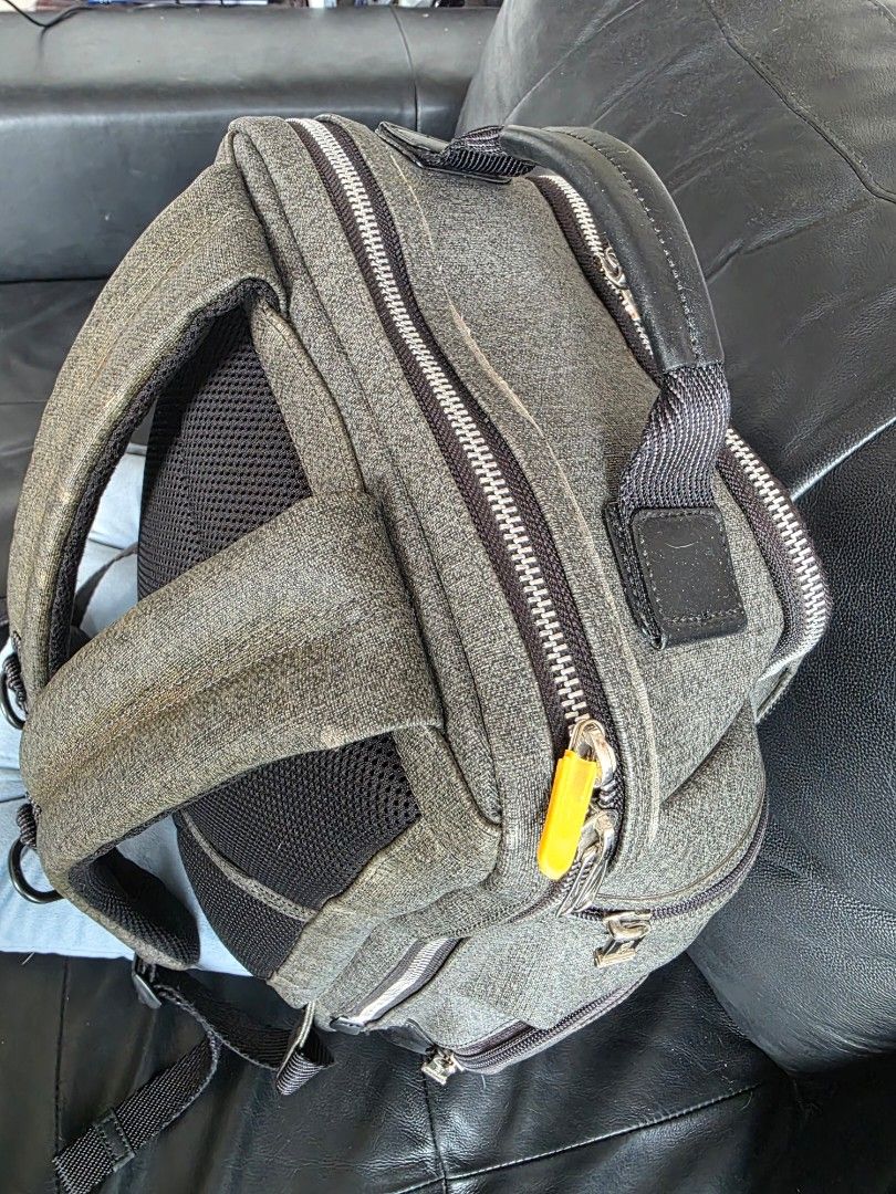 Tumi Kingsville Deluxe (Category: Luxury Bags & Wallets) located in Cabuyao City. Submitted by swiftdeer.ed9787 (Listing ID 1448685194, Image 3). Description: FOR SALE AUTHENTIC PREOWNED TUMI ALPHA BRAVO KINGSVILLE DELUXE WITH SLIGHT ISSUE AND SIGN OF USE MISSING 2 PULLER MANAGE YOUR EXPECTATION PRICE: 6500 LOCATION: CABUYAO LAGUNA.