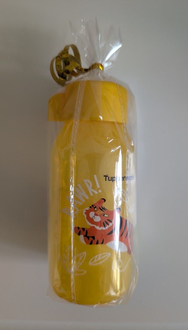 Tupperware Yellow Tiger "GRRR!" Water Bottle