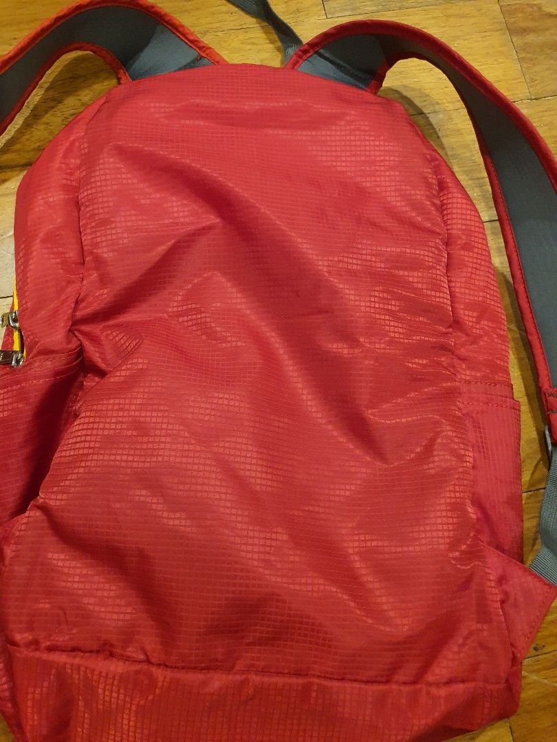 Under armour backpack (Category: Backpacks) located in Taguig. Submitted by supernova888 (Listing ID 1448491283, Image 2). Description: with ink stains - pls check pics neg NGA.