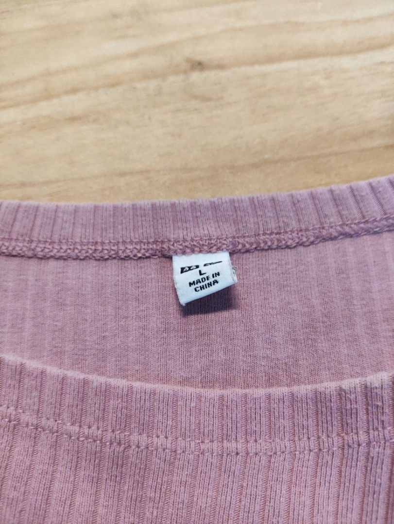 Uniqlo boat neck purple (Category: Longsleeves) located in Candelaria. Submitted by mynclothes (Listing ID 1448514923, Image 3). Description: .
