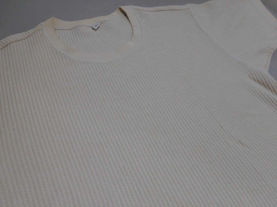 UNIQLO CREAM TOP SIZE S (Category: Shirts) located in Del Monte. Submitted by unhingedkitty (Listing ID 1448661473, Image 2). Description: Uniqlo cream colored top Condition 8/10 lightly used Size S RFS Decluttering Buyer to shoulder SF No returns.