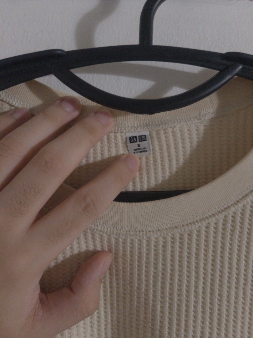 UNIQLO CREAM TOP SIZE S (Category: Shirts) located in Del Monte. Submitted by unhingedkitty (Listing ID 1448661473, Image 3). Description: Uniqlo cream colored top Condition 8/10 lightly used Size S RFS Decluttering Buyer to shoulder SF No returns.