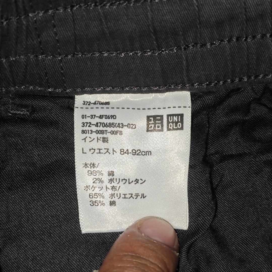 UNIQLO Dark Gray Stretch Easy Ankle Pants (Category: Joggers) located in Tanay. Submitted by polothriftedit (Listing ID 1448535978, Image 3). Description: No issue Excellent condition Dark gray 10/10 color rate No loose stitches, no distressing Has a drawstring dimes: waist: 30"-36" total length: 39" inseam: 27" thigh: 13.5" hem: 8.5" no return, no exchange, no refund [ pwede tumawad kahit walang kasalanan ].