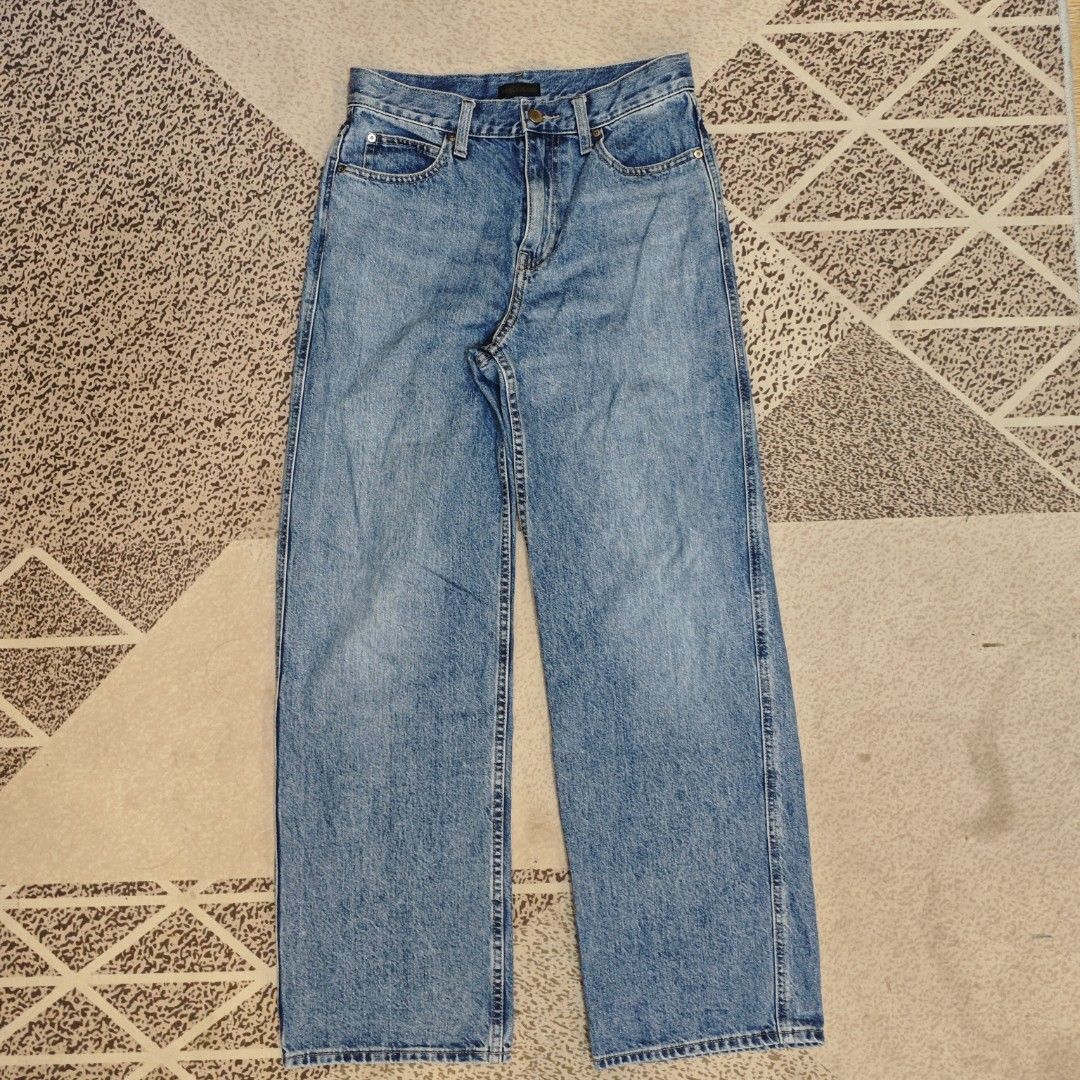 UNIQLO Wide Straight Jeans (Category: Jeans) located in Tanay. Submitted by polothriftedit (Listing ID 1448533797, Image 1). Description: No issue Excellent condition Blue denim wash YKK zipper No loose stitches, no distressing size 24" on tag dimes: waist: 28" total length: 39" inseam: 28.5" thigh: 11.75" hem: 9" no return, no exchange, no refund [ pwede tumawad kahit walang kasalanan ].