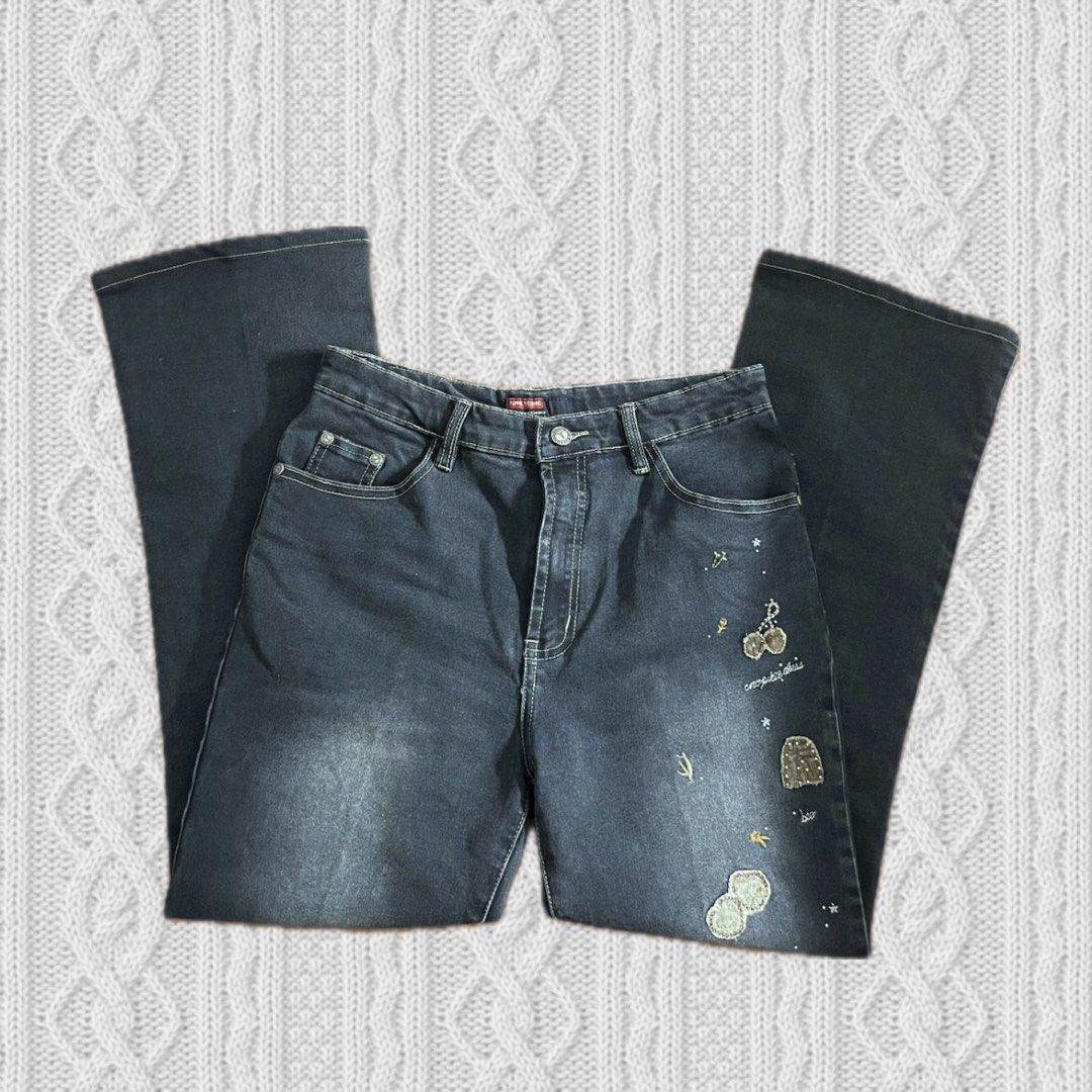 Unique Tung Yeung embroidered jeans (Category: Jeans) located in Baguio. Submitted by emira.seoul (Listing ID 1448547515, Image 2). Description: - new condition - no flaws - unique and vv cute in person measurements: l: 37 in w: 27.6 in ᥫ᭡.ִֶָ𓂃 .