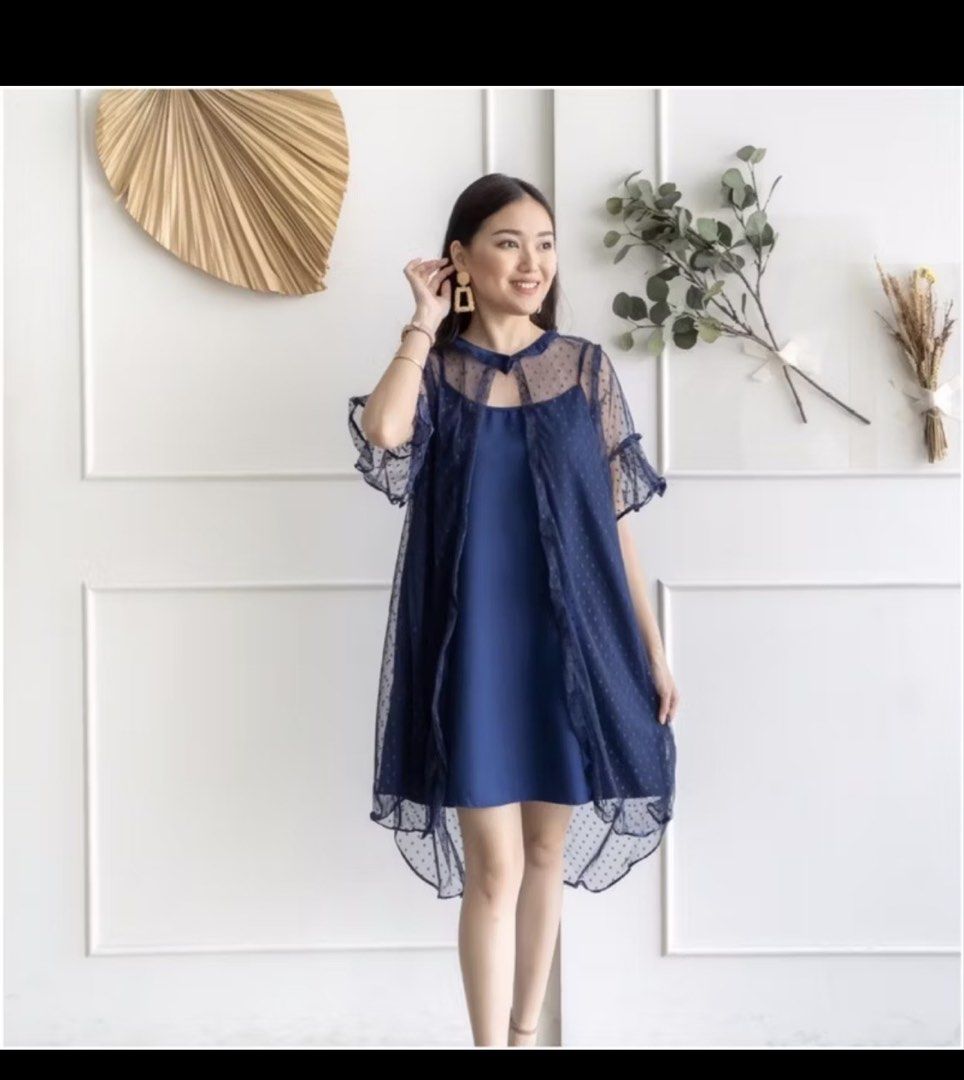 Verona dress navy tule (Kategori: Gaun & Rok) berada di Jakarta Utara. Dikirim oleh yosephineerhan (ID iklan 1448673087, Gambar 1). Deskripsi: .