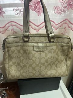 (Category: ) located in . Submitted by loveshecollection (Listing ID 1448627714, Image 1). Description: .