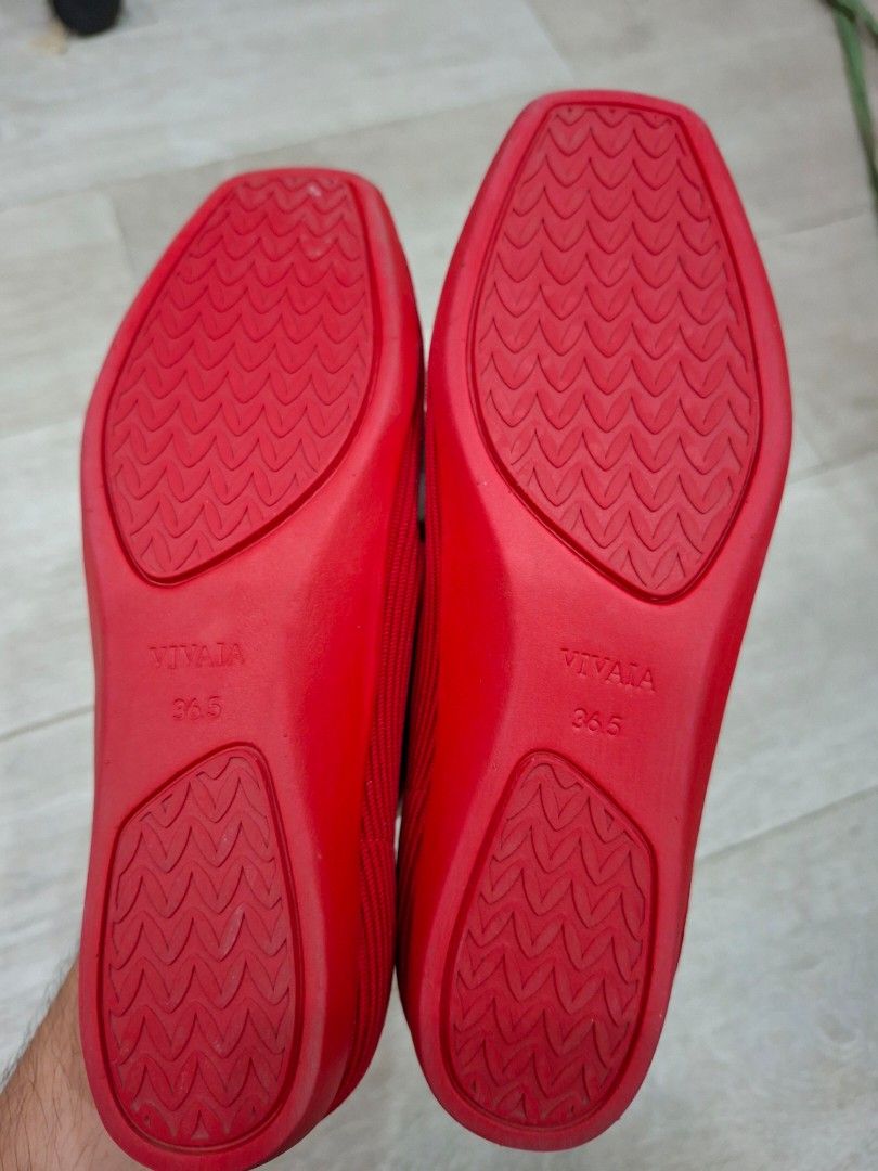 Vivaia Margot 2.0 Ruby Red Ribbed Knit Square Toe V-Cut Flats (Category: Flats & Sandals) located in Quezon City. Submitted by forsyth21 (Listing ID 1448578228, Image 3). Description: - Used only once - 36.5 EU or 23.5cm or 6 US - fixed price.