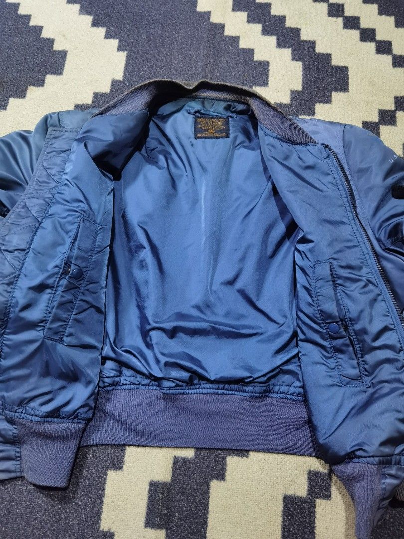 Vtg Jacket MA-1 Alpha Industries (Kategori: Baju Luaran) berada di Pontianak. Dikirim oleh chandralapak_kecil_kita (ID iklan 1448491098, Gambar 2). Deskripsi: Vtg Jacket MA-1 Alpha Industries Size XL Lebar dada 66cm Panjang 68cm Made in USA Ig Lapakkecilkita.
