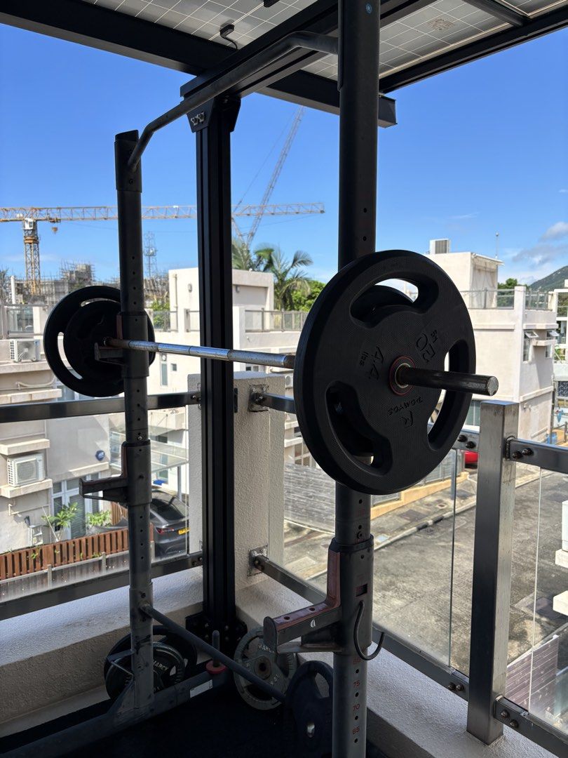 Weights (many!) bench and squat rack （分類：運動與健身 - 舉重和啞鈴）位於 Hong Kong。 由 tflego 提交（商品編號 1448504782，圖片 3）。簡介： Squat rack and mat: $1500 Bench $300 Adjustable dumbbell $500 Other weights $1500 Take everything $3000。