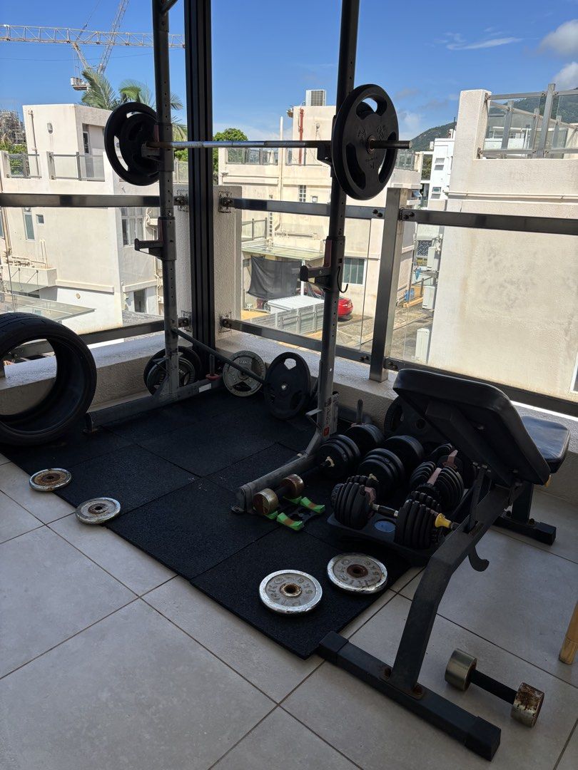 Weights (many!) bench and squat rack （分類：運動與健身 - 舉重和啞鈴）位於 Hong Kong。 由 tflego 提交（商品編號 1448504782，圖片 1）。簡介： Squat rack and mat: $1500 Bench $300 Adjustable dumbbell $500 Other weights $1500 Take everything $3000。