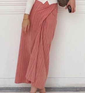 (Category: ) located in . Submitted by wonderwardrobe.wind (Listing ID 1438311147, Image 1). Description: .