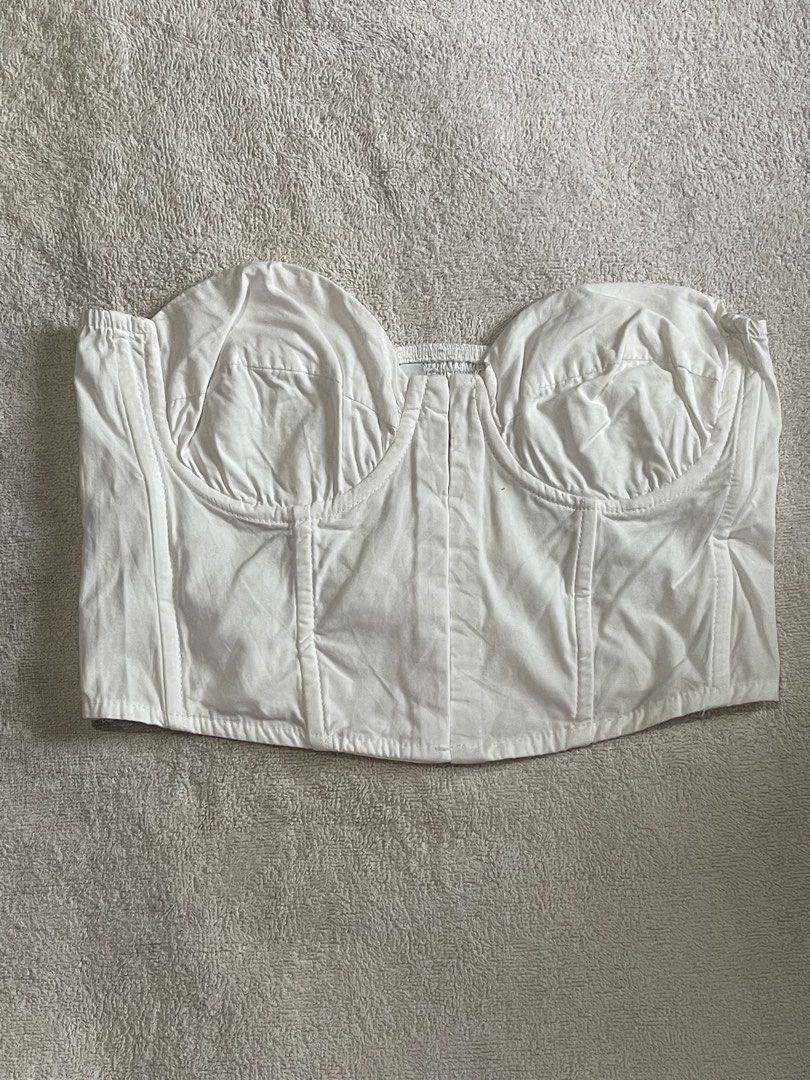 STRADIVARIUS White Strapless Tube Corset Top (Category: Sleeveless) located in Rosario. Submitted by hausof.baddieee (Listing ID 1448494487, Image 1). Description: - Structured underwire bust cups. - Form-fitting paneled bodice. - Clean, strapless sweetheart neckline. Reason for selling: Decluttering of closet. 😁.