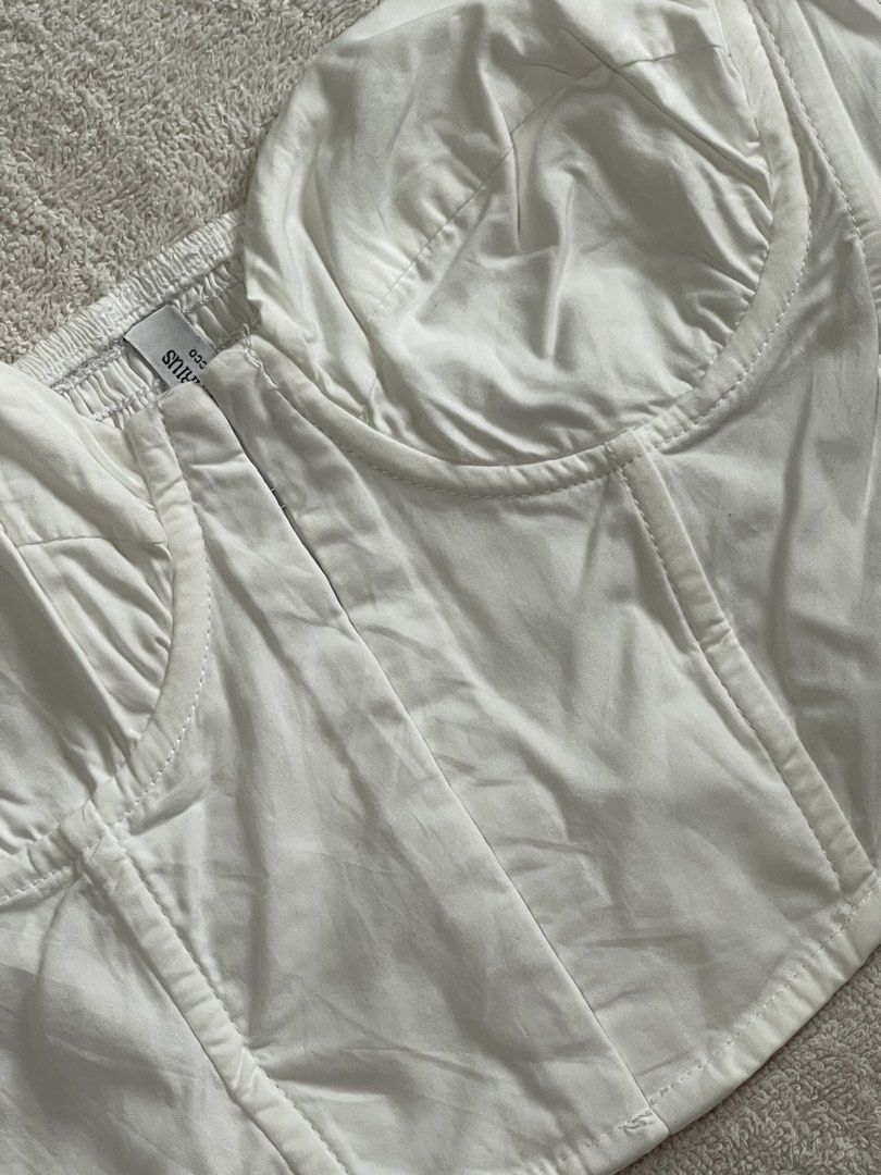 STRADIVARIUS White Strapless Tube Corset Top (Category: Sleeveless) located in Rosario. Submitted by hausof.baddieee (Listing ID 1448494487, Image 2). Description: - Structured underwire bust cups. - Form-fitting paneled bodice. - Clean, strapless sweetheart neckline. Reason for selling: Decluttering of closet. 😁.