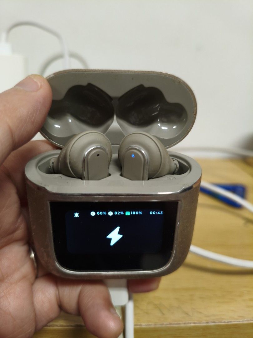 Wireless Earbuds with Charging Case and Display505597109344686082