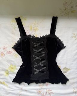 (Category: ) located in . Submitted by helpmeclearclothespls (Listing ID 1448497031, Image 1). Description: .