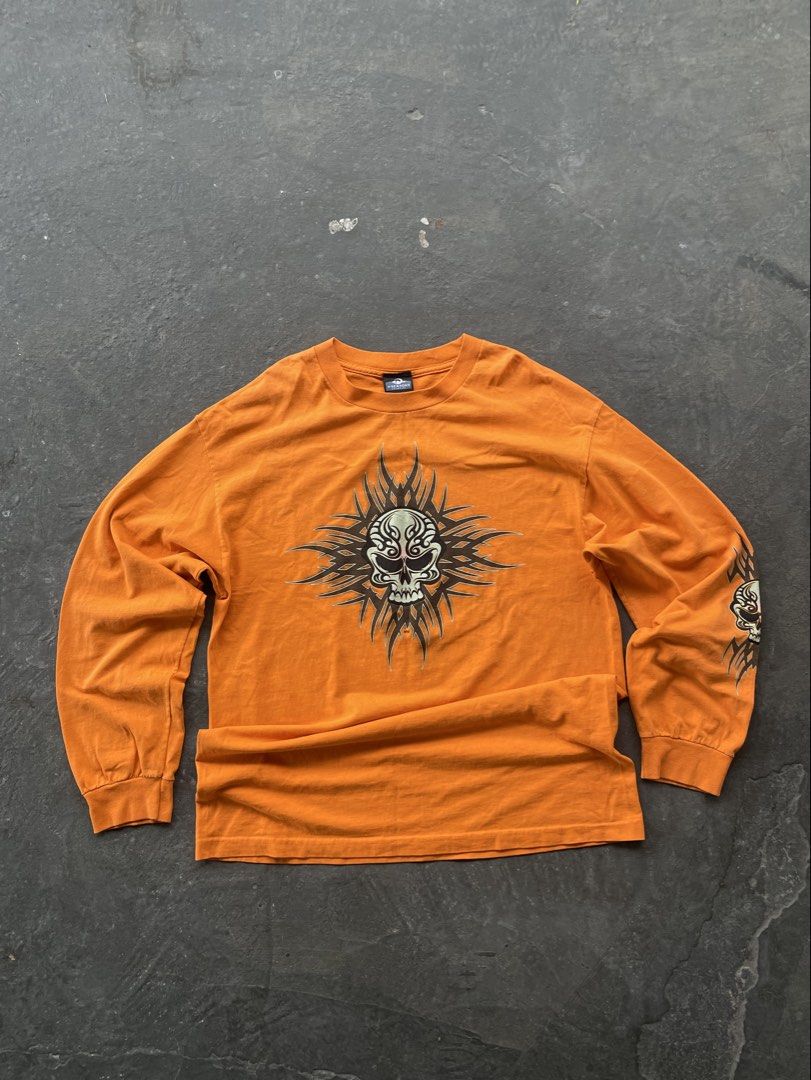 y2k VINTAGE (Category: Hoodies) located in Manila. Submitted by mr.daco (Listing ID 1448489831, Image 1). Description: Dimes:20x28 No issue Need wash only Kindly pm if interested Get niyo na pandagdag tuition lng po.