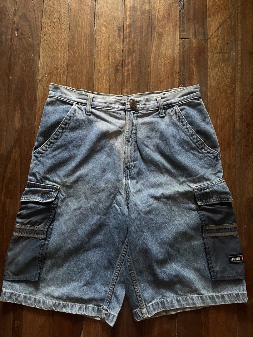 Y2K Vintage JDE denim shorts (Category: Shorts) located in Los Banos. Submitted by lootmeup (Listing ID 1448601956, Image 1). Description: Y2K Vintage JDE denim shorts Solid big side pockets Adjustable waist through built in snaps Size: Width: 33 Length: 24.5 Leg hole: 14.5 Leg opening: 12.5 Mine P450.