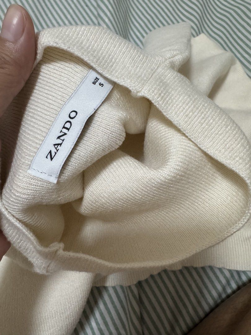 ZANDO Mock Neck Short Sleeve Knit Sweater (Category: Longsleeves) located in Del Monte. Submitted by kimibery (Listing ID 1448654799, Image 2). Description: - Cream colored knit sweater from ZANDO - Mock neck design - Short sleeves - Ribbed hem and neckline - Soft and comfortable material - Perfect for layering or wearing solo.