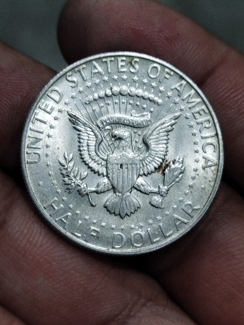 1967 Kennedy Half Dollar Coin (Category: Currency) located in Subic. Submitted by regiedaniel01 (Listing ID 1453181652, Image 2). Description: - 1967 Kennedy Half Dollar coin - Features John F. Kennedy on the obverse - Presidential Seal on the reverse - Classic American currency - Ideal for coin collectors.