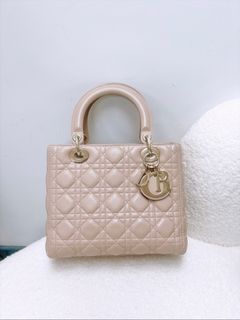 （分類：）位於 。 由 heras.luxury 提交（商品編號 1453218135，圖片 1）。簡介： 。