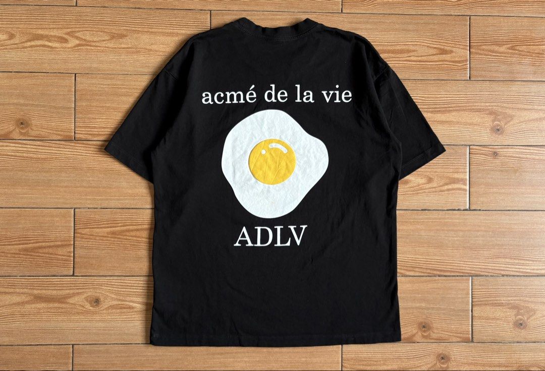 ACME DE LA VIE GRAPHIC EGG TEE (Category: Tshirts & Polo Shirts ) located in Makati City. Submitted by jnc__apparel (Listing ID 1453202132, Image 2). Description: 🏷️ ACME DE LA VIE GRAPHIC EGG TEE 📌 Dimes: 28.5L x 23W 📌 Size: 2 📌 Condition: Like new 📌 Color rate: 10/10 📌 Issue: None ✅ Washed and ready to wear.